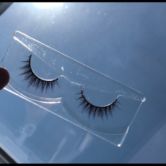 Lashes - Picture 3 of 6